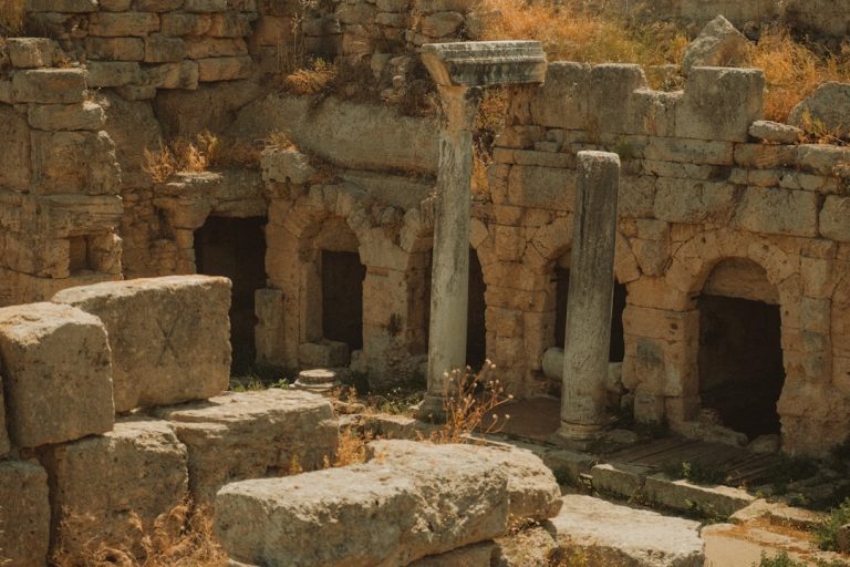 Antik kent kalıntıları