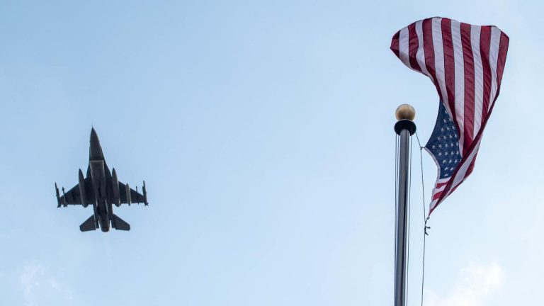 ABD'nin Michigan eyaletinde eğitim sırasında F16 savaş uçağı düştü