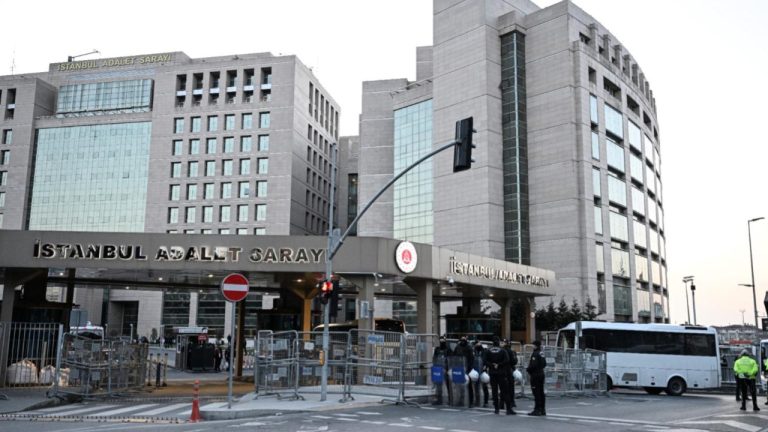 İstanbul'daki kara para aklama soruşturması: 13 şüpheli adliyede