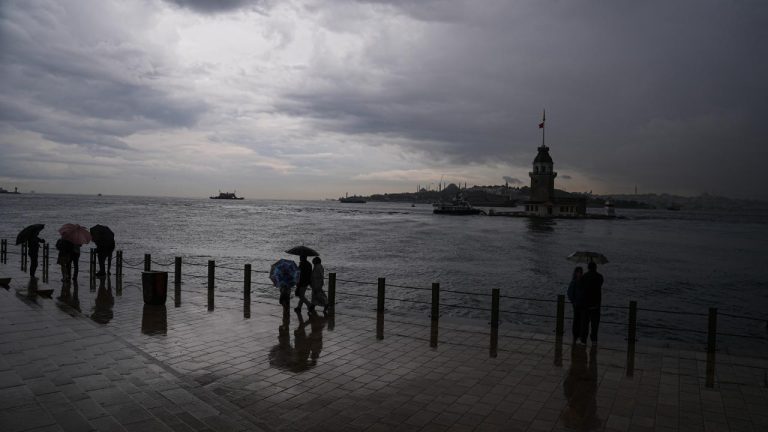 Bakan Kurum: 10 ilde turuncu, 26 ilde sarı kodlu uyarı var