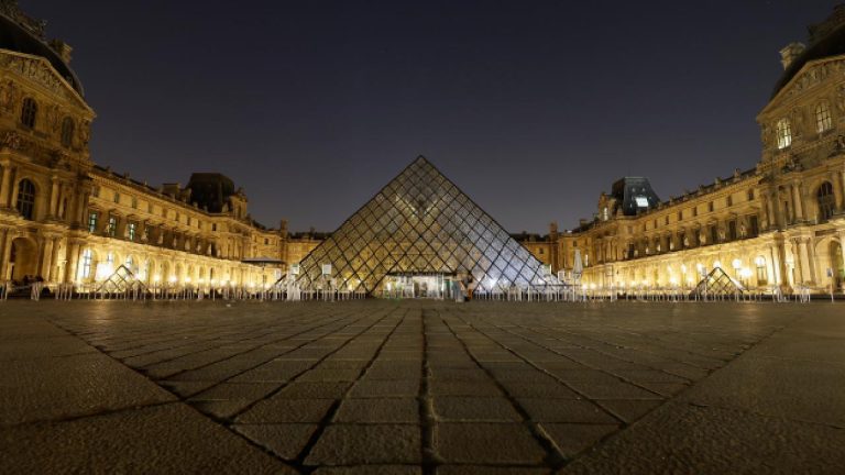 Louvre Müzesi onarılmazsa kapılarını halka kapatmak zorunda kalacak uyarısı